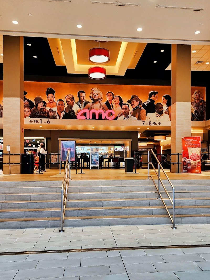 AMC DINE-IN Fashion District 8